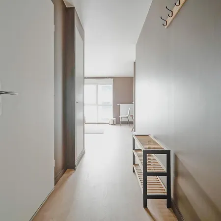 Apartment Proche Metro 5 Et Tram, Parking, Neuve